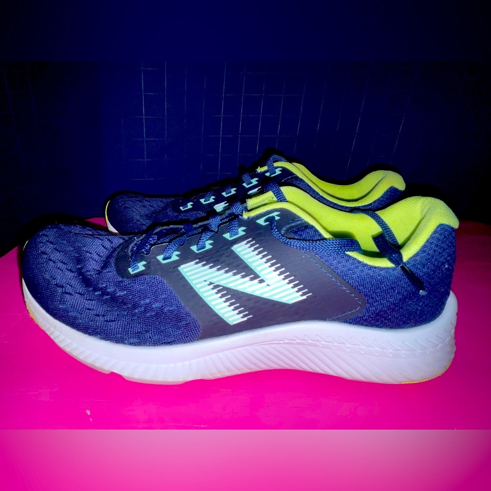 New Balance DRFT women’s running shoes, size 8.5